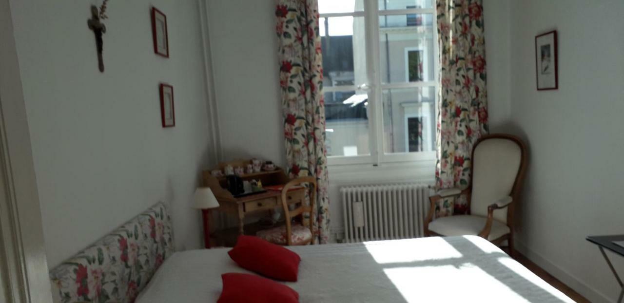 Chambre D'Hotes Marchand Angers Esterno foto